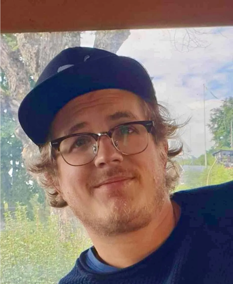 Dennis Profil